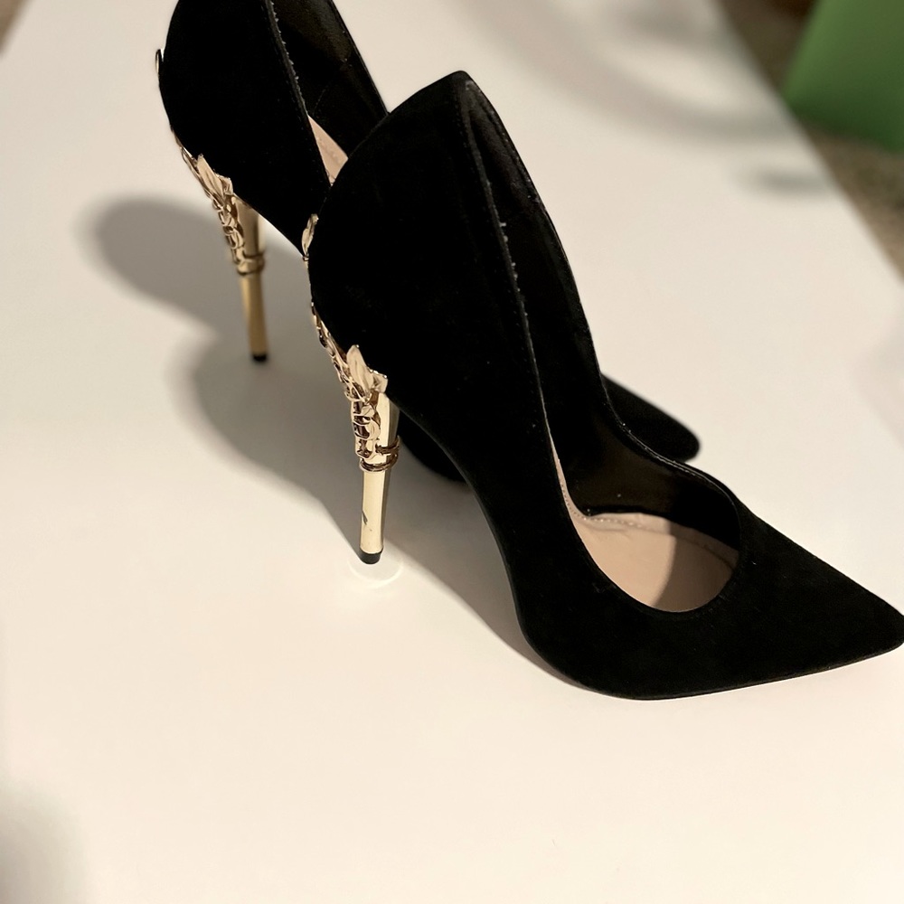 Shoedazzle black pump with gold heel. Looks amazing on but too tight for me.